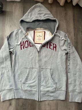 Hollister Cream Label Patch with Maroon Trim